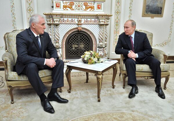 В.Путин встретился с Л.Тибиловым - Sputnik Южная Осетия