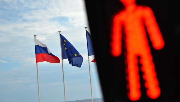 Флаги России, ЕС, Франции и герб Ниццы на набережной Ниццы - Sputnik Южная Осетия