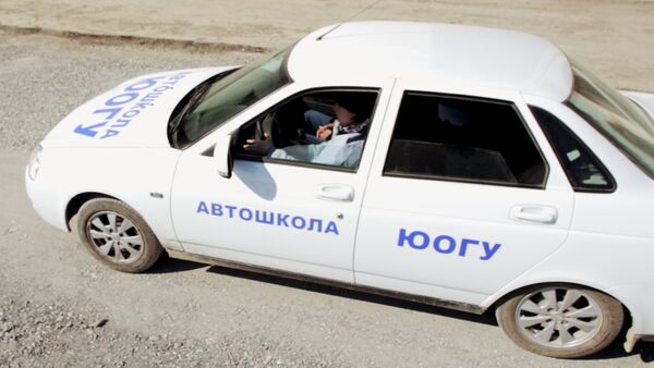 На автодроме при ЮОГУ новички получают первые навыки вождения - Sputnik Южная Осетия