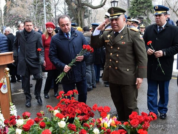 Возложение цветов в память Уго Чавеса - Sputnik Южная Осетия