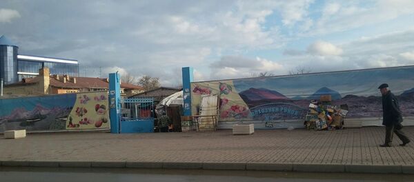 Колхозный базар в Цхивнале. Колхозный базар в Цхивнале. - Sputnik Южная Осетия