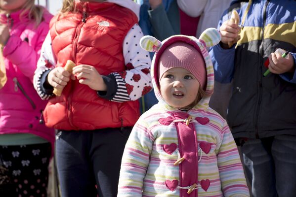 Масленица — праздник для детей и взрослых, которым тоже нужно иногда подурачиться. - Sputnik Южная Осетия