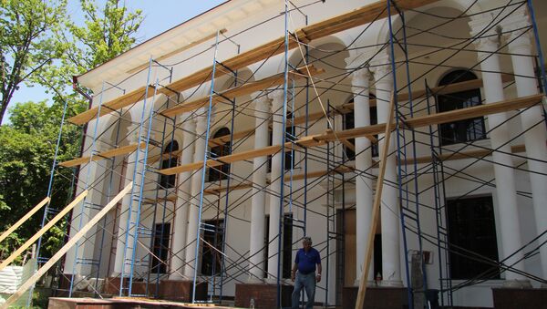 Здание администрации президента во время ремонта - Sputnik Южная Осетия
