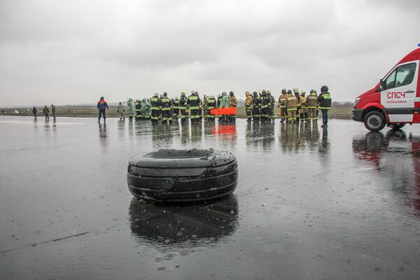 Пассажирский самолет Boeing-737-800 разбился при посадке в аэропорту Ростова-на-Дону - Sputnik Южная Осетия