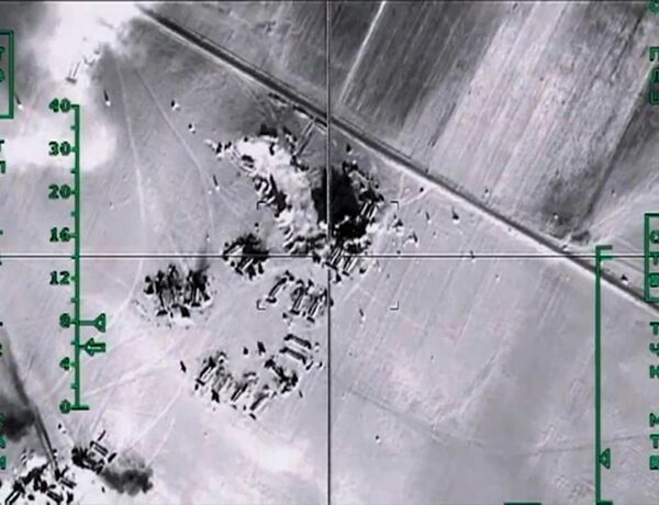 Уничтожение ВКС России нефтехранилищ ИГ в провинции Алеппо - Sputnik Южная Осетия