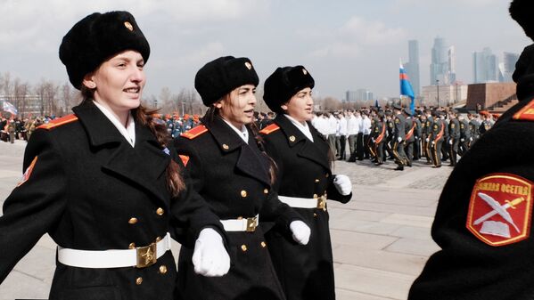 Практически в каждом кадетском подразделении есть девушки. Цхинвальские кадеты — не исключение. Все девушки — спортсменки. - Sputnik Южная Осетия