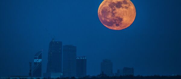 Полнолуние над Московским международным деловым центром Москва-Сити - Sputnik Южная Осетия