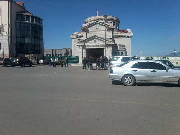 Сбор добровольцев на площади Степанакерта Сбор добровольцев на площади Степанакерта - Sputnik Южная Осетия