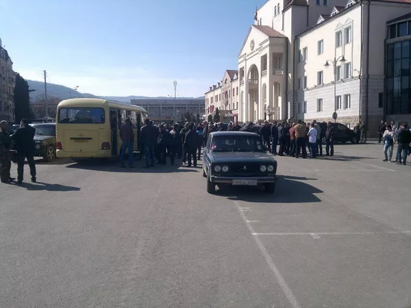 Сбор добровольцев на площади Степанакерта Сбор добровольцев на площади Степанакерта - Sputnik Южная Осетия