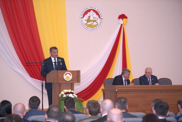 Выступление Анатолия Бибилова на собрании в честь 25-летия парламента РЮО - Sputnik Южная Осетия