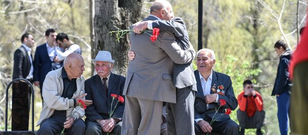 Ветераны на акции Знамя Победы Ветераны на акции Знамя Победы - Sputnik Хуссар Ирыстон