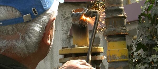 Газовая служба в центре Цхинвала демонтировала надземные газовые линии Газовая служба в центре Цхинвала демонтировала надземные газовые линии - Sputnik Южная Осетия