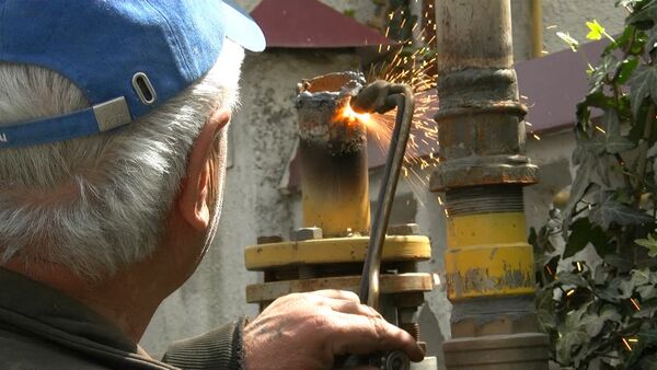 Газовая служба в центре Цхинвала демонтировала надземные газовые линии - Sputnik Южная Осетия