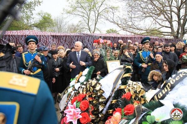 Похороны Маирбега Тедеева - Sputnik Южная Осетия