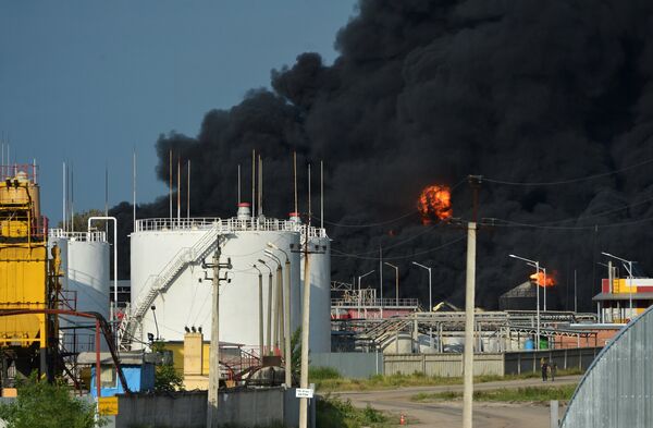 Пожар на нефтебазе в Киевской области - Sputnik Южная Осетия