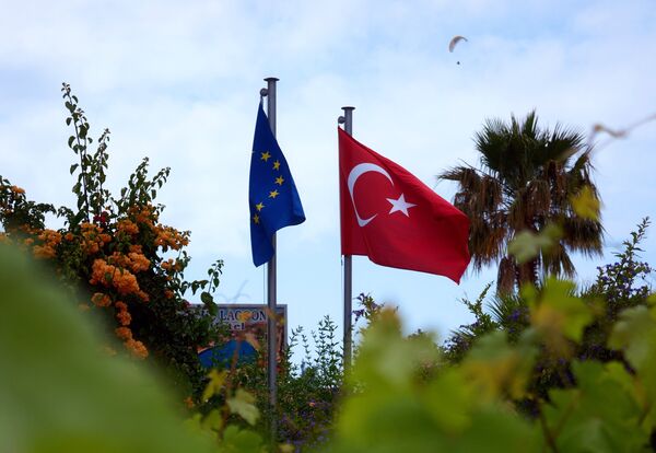 Флаги Турции и Евросоюза - Sputnik Южная Осетия