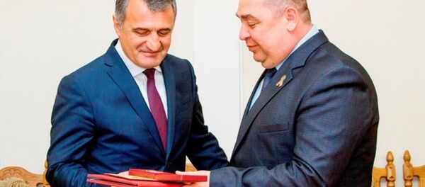 Глава ЛНР Плотницкий и спикер парламента РЮО Бибилов Глава ЛНР Плотницкий и спикер парламента РЮО Бибилов - Sputnik Южная Осетия