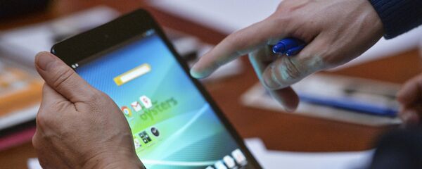 Спецпроект Обучение планшетной грамоте для людей старшего возраста в Москве Спецпроект Обучение планшетной грамоте для людей старшего возраста в Москве - Sputnik Южная Осетия