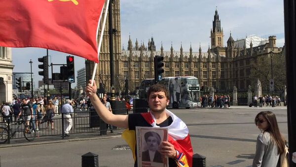 Руслан Мамиев - участник акции Бессмертный полк в Лондоне - Sputnik Южная Осетия
