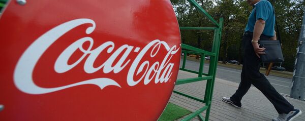 Эмблема компании Coca-Cola. Эмблема компании Coca-Cola. - Sputnik Южная Осетия