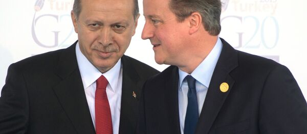 Президент Турции Тайип Эрдоган (слева) и премьер-министр Великобритании Дэвид Кэмерон, архивное фото. Президент Турции Тайип Эрдоган (слева) и премьер-министр Великобритании Дэвид Кэмерон, архивное фото. - Sputnik Южная Осетия