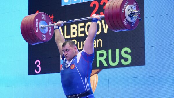 Руслан Албегов во время соревнований по тяжелой атлетике. - Sputnik Южная Осетия