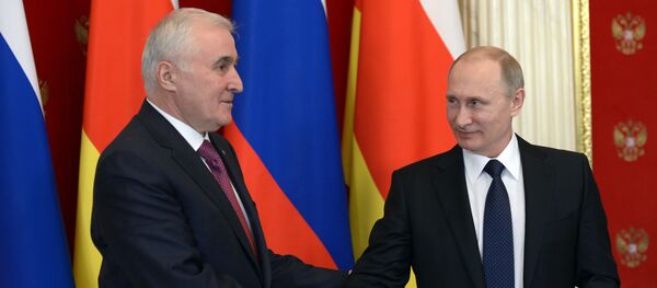 Встреча президента России В.Путина с президентом Республики Южная Осетия Л.Тибиловым - Sputnik Южная Осетия