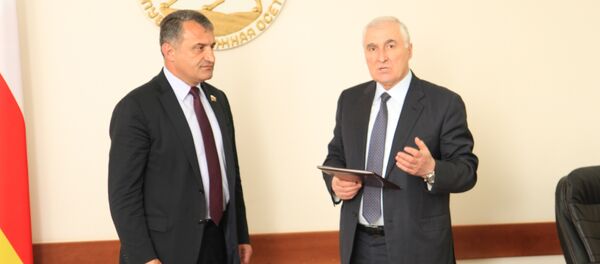 Совместное заявление Л.ТИбилова и А. Бибилова Совместное заявление Л.ТИбилова и А. Бибилова - Sputnik Южная Осетия