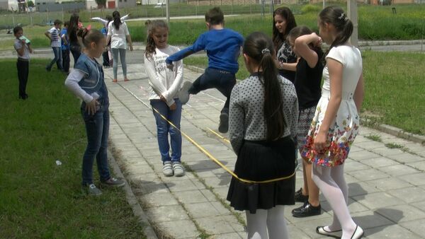Sputnik предложил детям играть в дворовые игры вместо гаджетов - Sputnik Южная Осетия