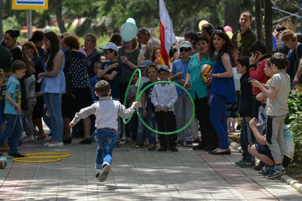 Для детей были организованы конкурсы. - Sputnik Южная Осетия