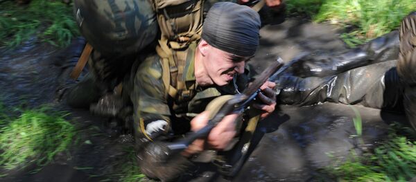 Сдача нормативов разведподразделением внутренних войск МВД России Сдача нормативов разведподразделением внутренних войск МВД России - Sputnik Южная Осетия