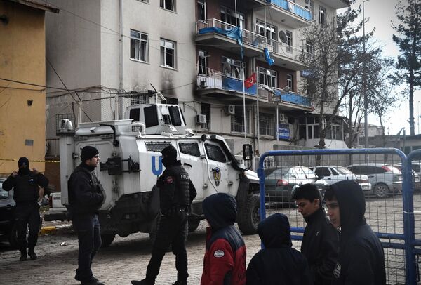 Последствия теракта в городе Чинар в Турции - Sputnik Южная Осетия