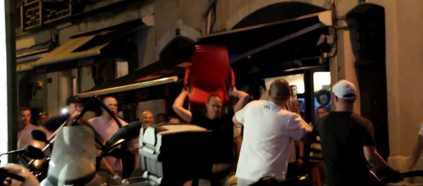 СПУТНИК_Английские и российские футбольные фанаты подрались в Марселе. Кадры инцидента СПУТНИК_Английские и российские футбольные фанаты подрались в Марселе. Кадры инцидента - Sputnik Южная Осетия