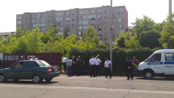 Следственная группа работает на месте обнаружения тела девочки во Владикавказе - Sputnik Южная Осетия