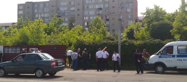Следственная группа работает на месте обнаружения тела девочки во Владикавказе - Sputnik Южная Осетия