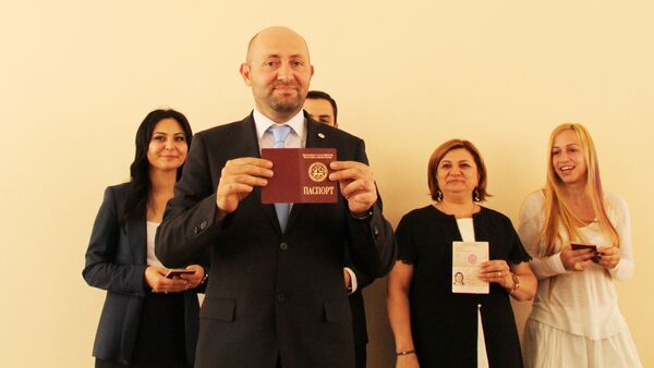 Вручение паспортов Южной Осетии турецким осетинам - Sputnik Южная Осетия