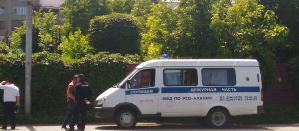 Правоохранительные органы на месте обнаружения тела девочки во Владикавказе Правоохранительные органы на месте обнаружения тела девочки во Владикавказе - Sputnik Южная Осетия