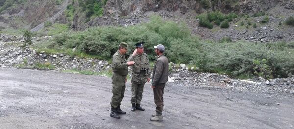 Казаки и пограничники на охране североосетинского участка границы Казаки и пограничники на охране североосетинского участка границы - Sputnik Южная Осетия