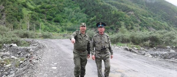 Казаки и пограничники на охране североосетинского участка границы - Sputnik Южная Осетия
