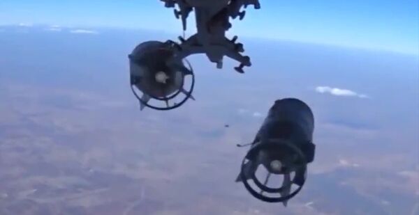 Массированный удар самолетами ВКС России по объектам инфраструктуры ИГ в Сирии Массированный удар самолетами ВКС России по объектам инфраструктуры ИГ в Сирии - Sputnik Южная Осетия
