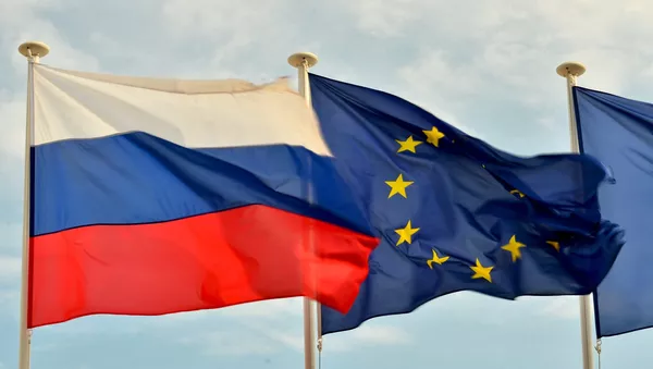 Флаги России, ЕС, Франции и герб Ниццы на набережной Ниццы - Sputnik Южная Осетия