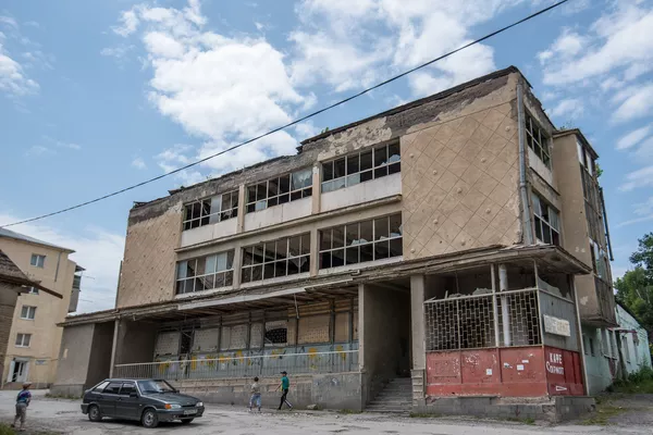 Разрушенное здание Детского мира в Цхинвале Разрушенное здание Детского мира в Цхинвале - Sputnik Южная Осетия