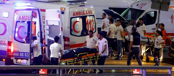 Кареты скорой помощи прибывают в крупнейший аэропорт Турции Ататюрк Стамбул Кареты скорой помощи прибывают в крупнейший аэропорт Турции Ататюрк Стамбул - Sputnik Южная Осетия