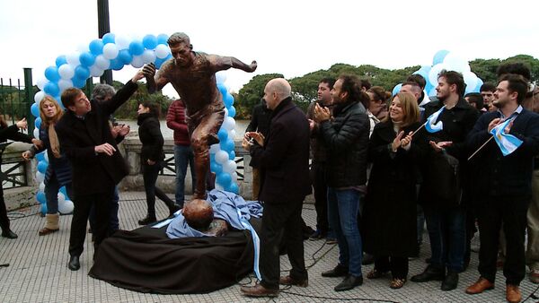 Месси в бронзе: статую аргентинского футболиста установили в Буэнос-Айресе - Sputnik Южная Осетия