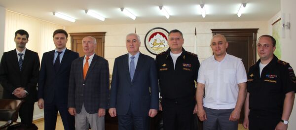 Встреча у президента после подписания соглашения по ИКЦ Встреча у президента после подписания соглашения по ИКЦ - Sputnik Южная Осетия