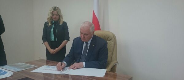 Тибилов утвердил план газификации РЮО Тибилов утвердил план газификации РЮО - Sputnik Южная Осетия