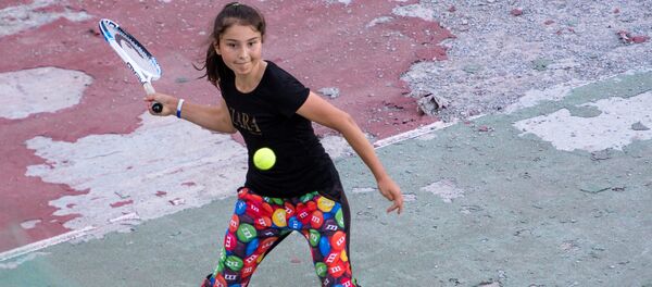 Воспитанница школы тенниса в Цхинвале Воспитанница школы тенниса в Цхинвале - Sputnik Южная Осетия