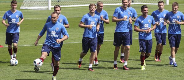 Футбол. Тренировка сборной России перед Евро-2016 Футбол. Тренировка сборной России перед Евро-2016 - Sputnik Южная Осетия
