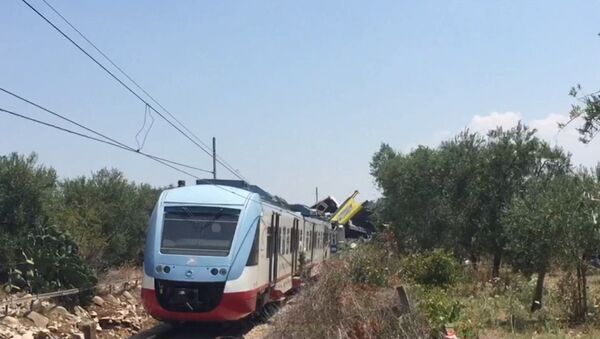 Два пассажирских поезда столкнулись на юге Италии. Кадры с места ЧП - Sputnik Южная Осетия