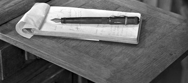 Блокнот и ручка - Sputnik Хуссар Ирыстон